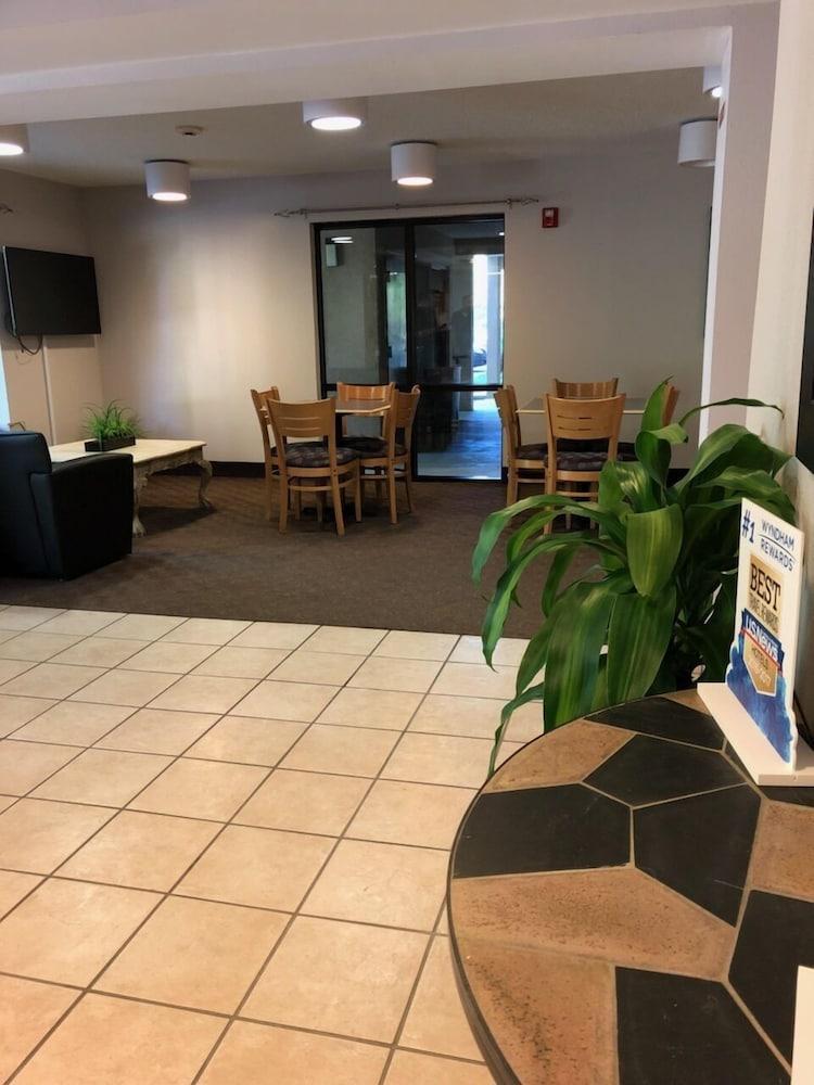 Super 8 By Wyndham Diberville Biloxi Area Extérieur photo