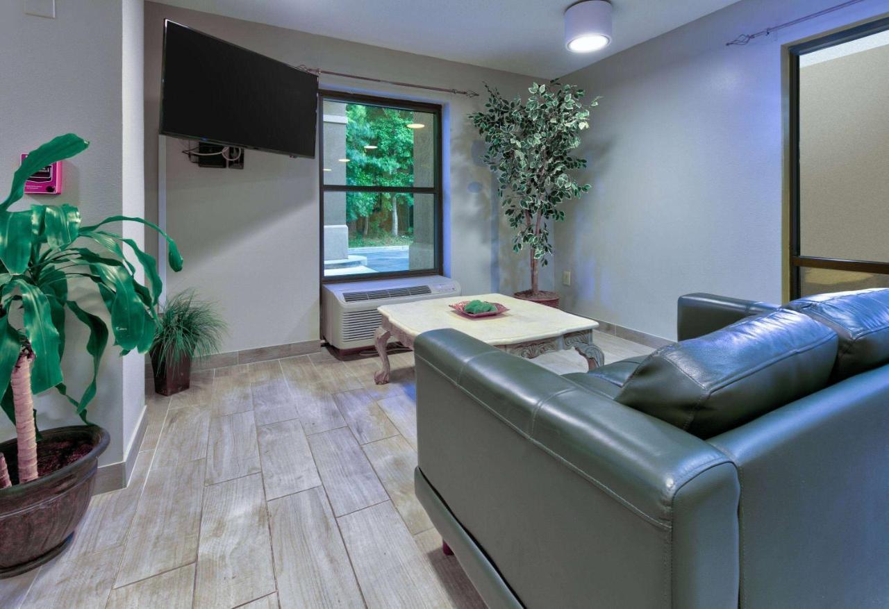 Super 8 By Wyndham Diberville Biloxi Area Extérieur photo