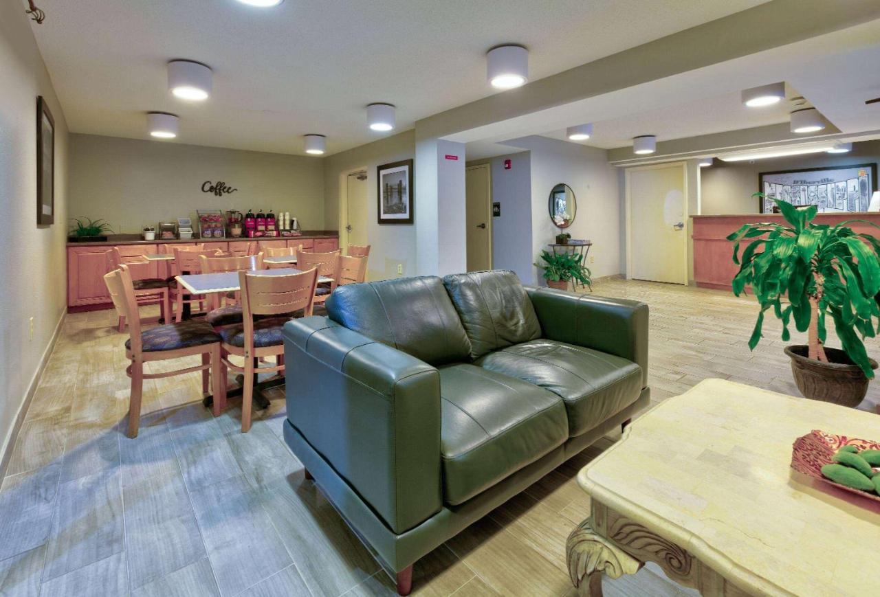 Super 8 By Wyndham Diberville Biloxi Area Extérieur photo