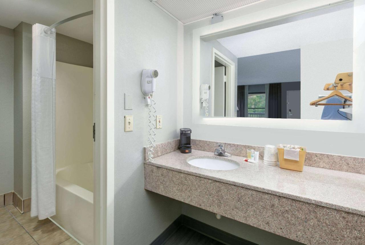 Super 8 By Wyndham Diberville Biloxi Area Extérieur photo
