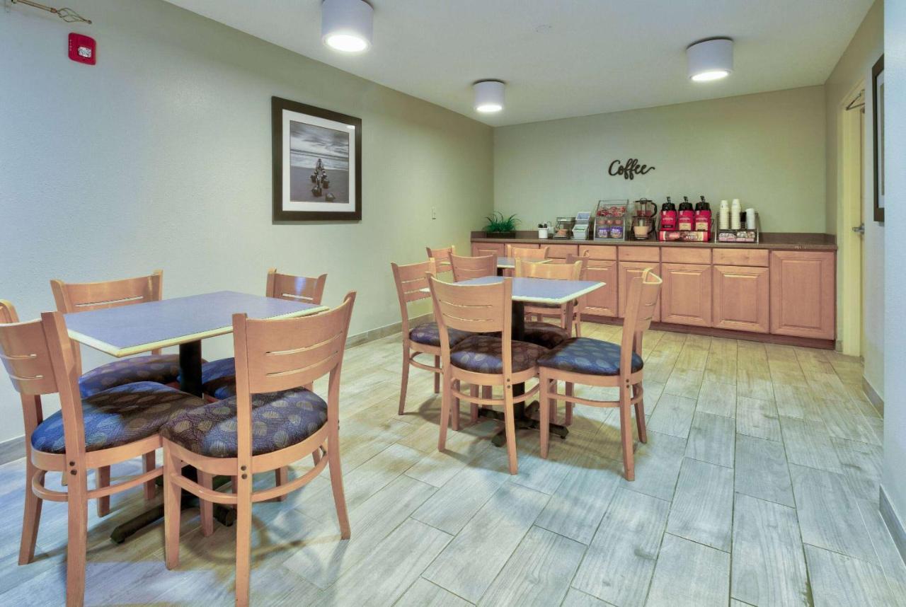 Super 8 By Wyndham Diberville Biloxi Area Extérieur photo